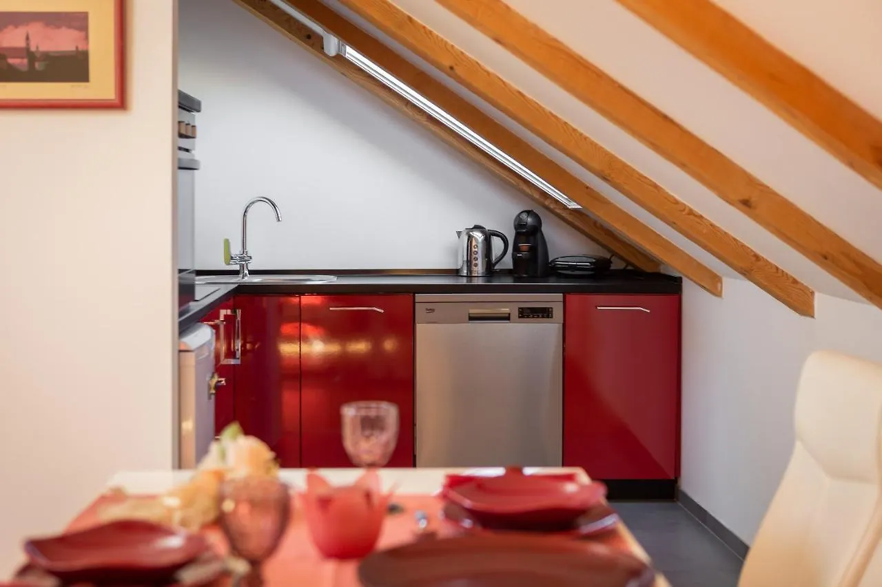 Romantic Attic Apartment 스플리트 0*,  크로아티아