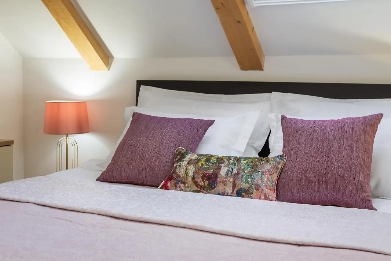 Romantic Attic Apartment Split