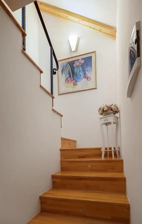 Romantic Attic Apartment Split